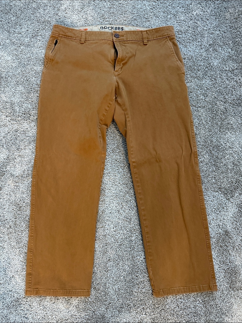 Dockers Men's Chinos in Caramel Brown